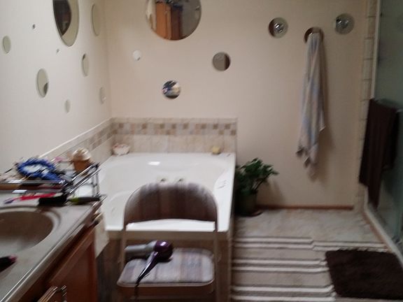 Master bath Jacuzzi tub 