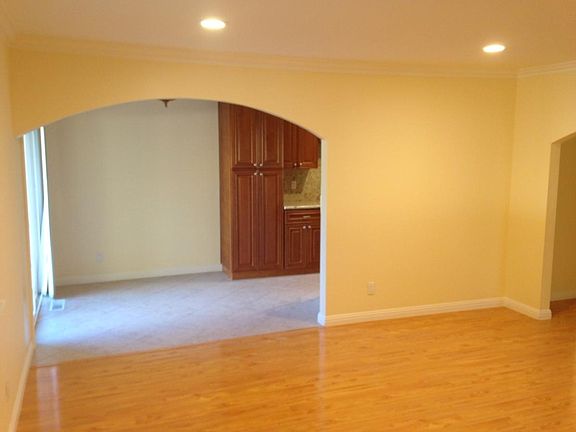 3rd image of 430 Pinehurst Ave