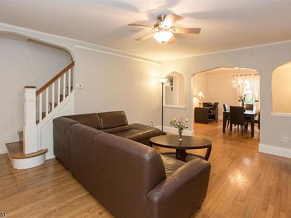 4th image of 13 Elmwood Ave