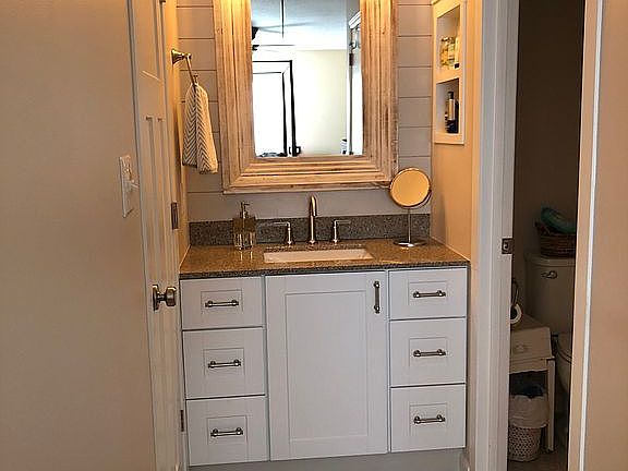 5th image of 902 Persimmon Pl