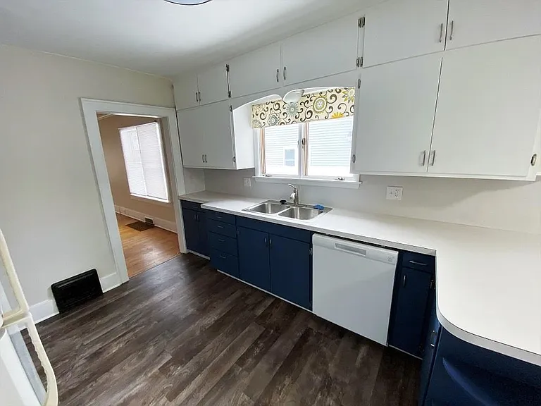 1209 W Carpenter St — Photo 5
