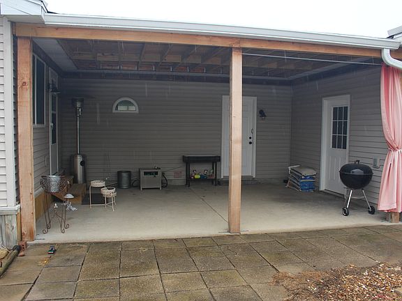 3rd image of 34 Colonial Dr