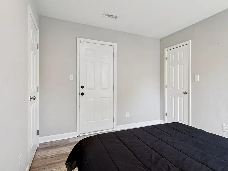 209 Woodstock St — Photo 13