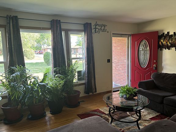 3rd image of 3009 Lyndale Dr