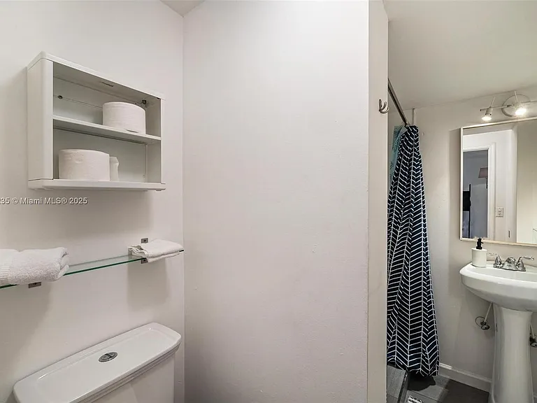 1428 SW 11th Ter — Photo 20