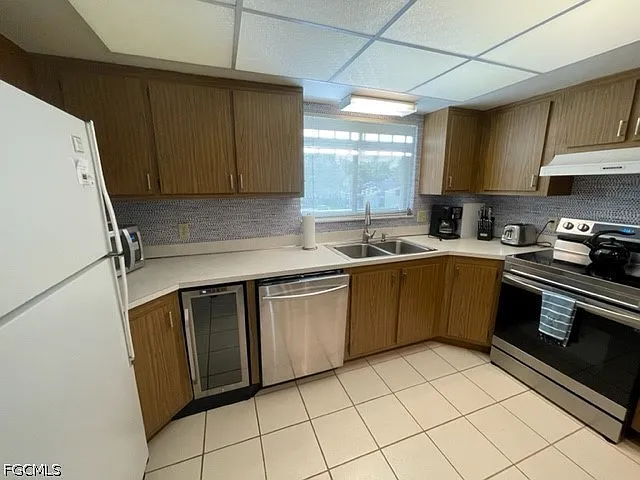 3 bed, 2.0 bath, 1006 sqft, $5,000 — Photo 2