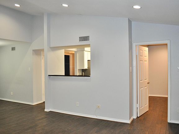 3rd image of 1511 Lincoln Way APT 301