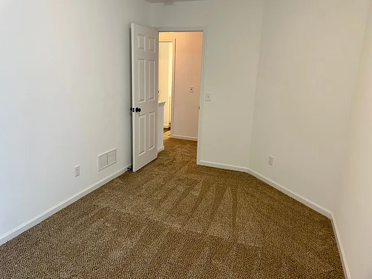 Quail Run Apartments and Townhomes — Photo 21