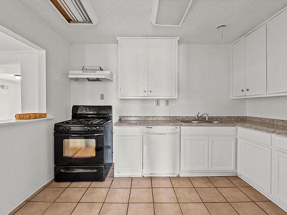 3rd image of 1002 Orange St