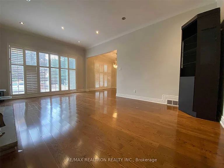 38 Bayberry Cres — Photo 6