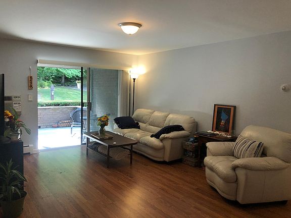 3rd image of 30 Stony Brook Dr APT B8