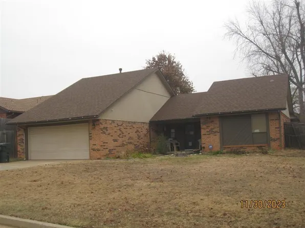 9721 Crest Dr, Midwest City, OK 73130
