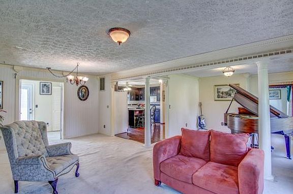 4th image of 310 Hale Meade Dr