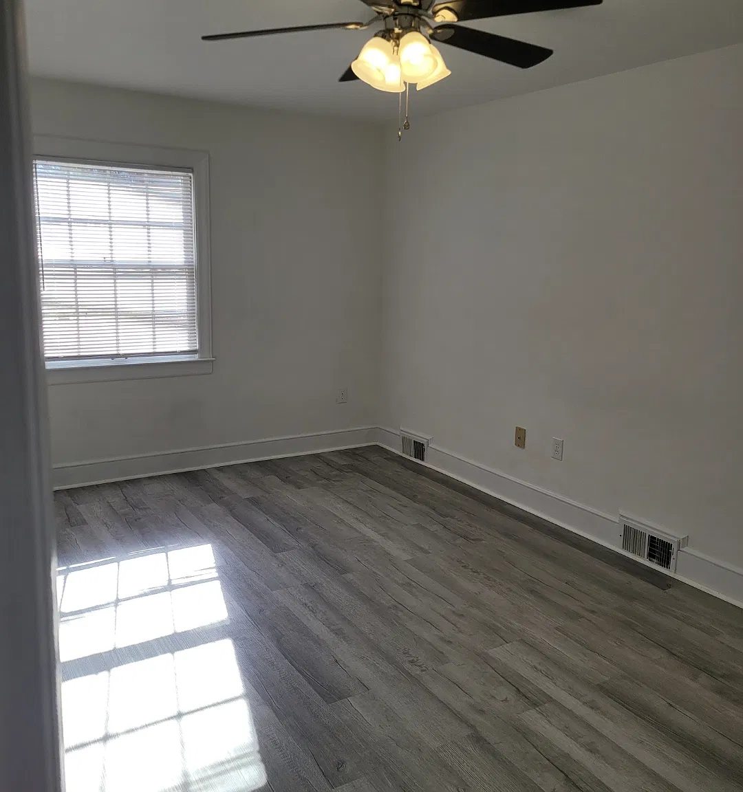 391 Robinhood Rd — Photo 2