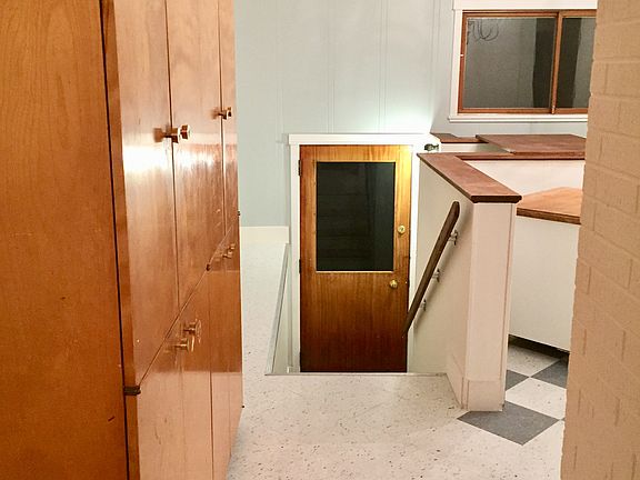 5th image of 1006 W 15th Ave