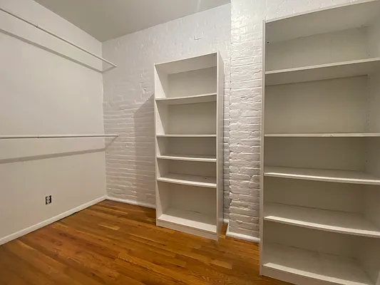 Rented by First Point Management | media 28