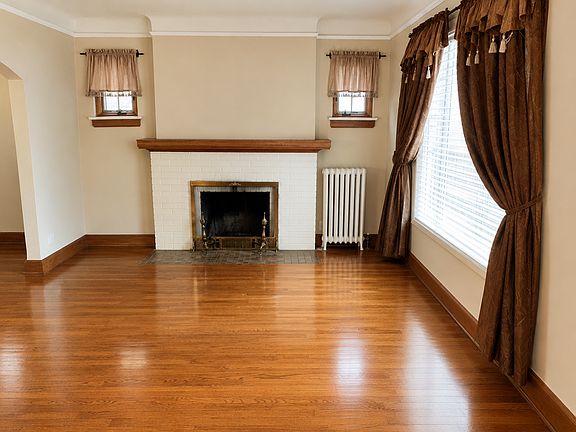 Living Room with Fireplace - Unfurnished