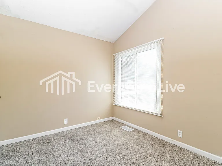 1382 Langholm Dr — Photo 10
