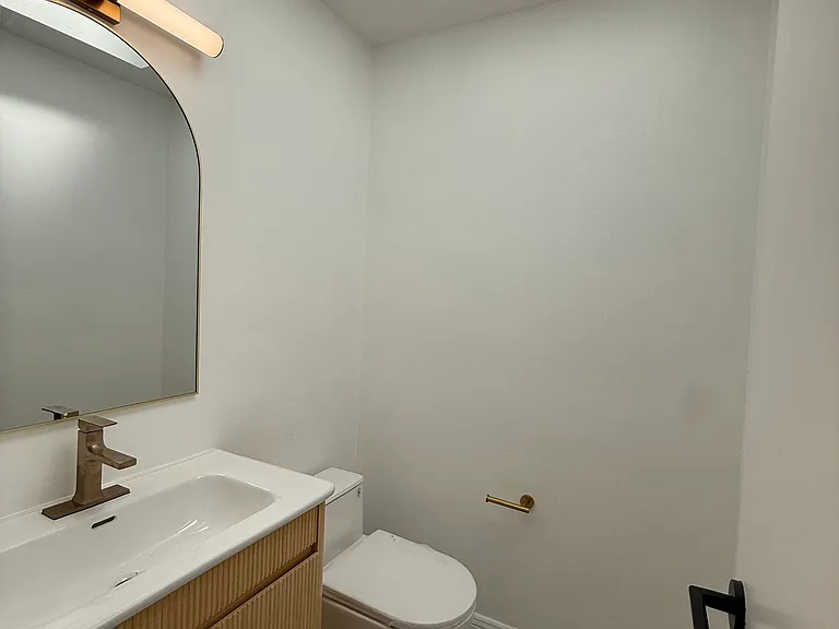 228 23rd Ave #4 — Photo 9