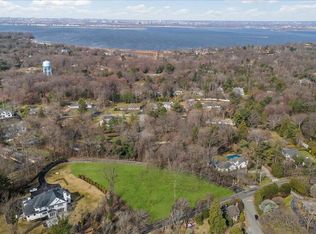 36 Cow Neck Road, Sands Point, NY 11050