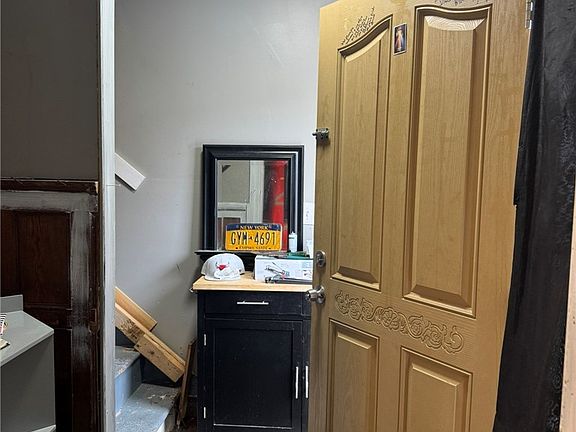 3rd image of 43 Boyd St