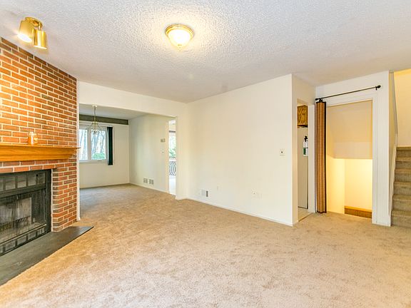 Living room an Dining room 
