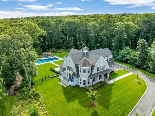 9 Rockhill Rd, Sandwich, MA 02563