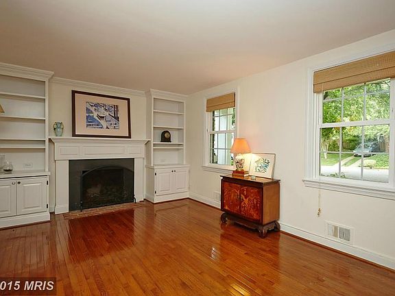 3rd image of 929 N Longfellow St