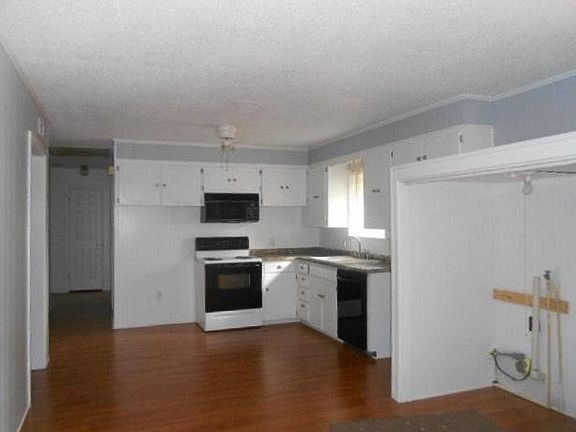 5th image of 4009 Poinsetta Dr