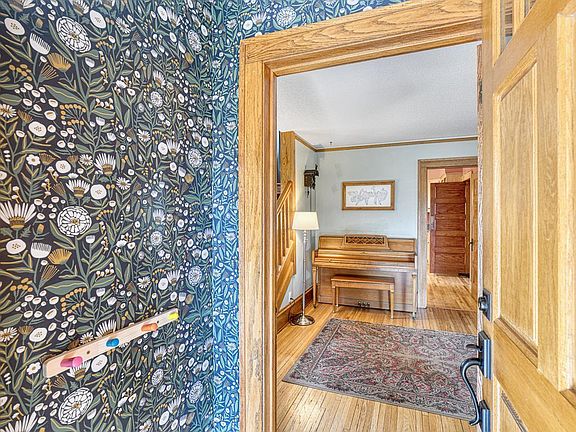 3rd image of 555 Bidwell St