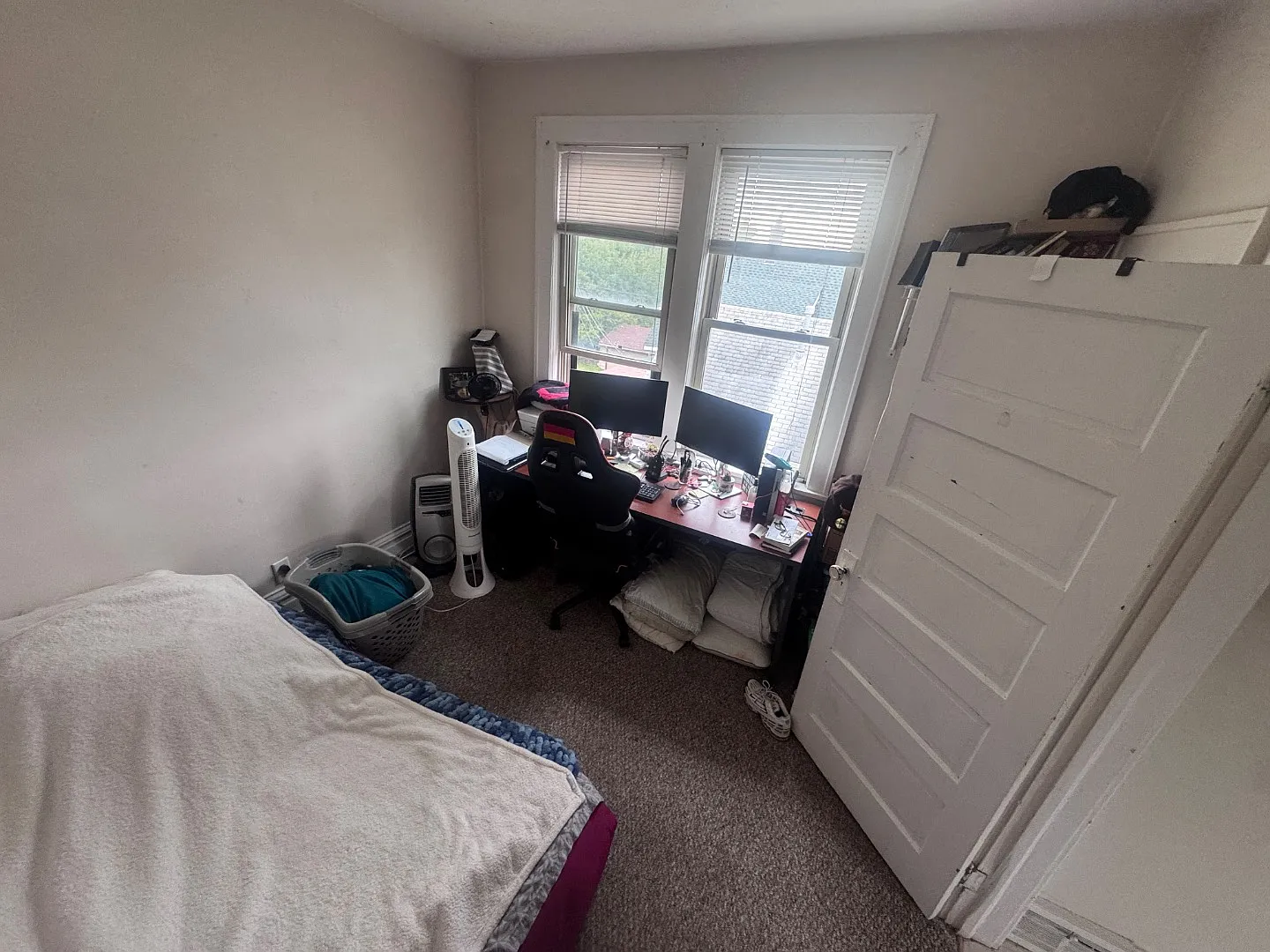 702 E 11th St - 4 — Photo 3