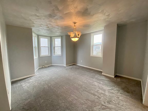 2nd image of 307 Pine St