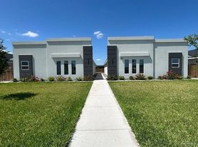 1122 Country Club Dr