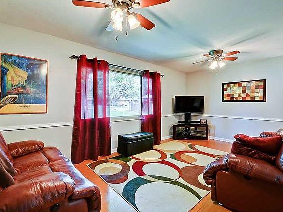 4th image of 8310 Palmetto Ln