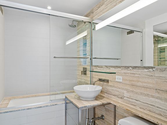 5th image of 322 W 57th St APT 17T