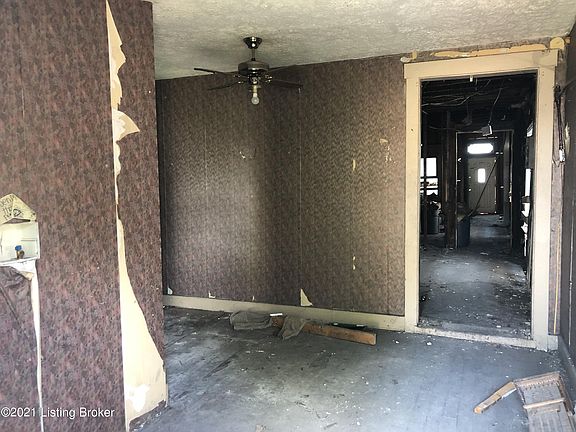 5th image of 833 E Burnett Ave