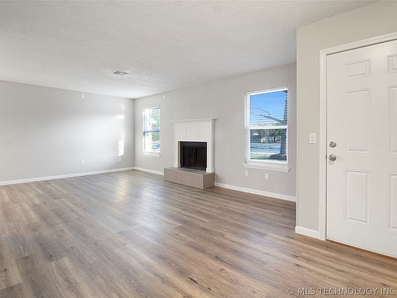 3rd image of 421 E 136th Pl