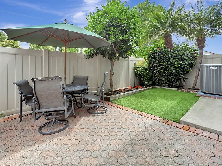 3 Holly Hill Ln — Photo 14