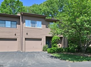 203 Yorktowne Ct, Township Of Washington, NJ 07676