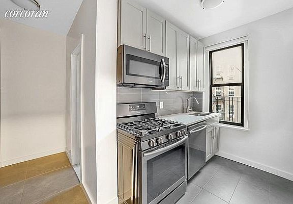4th image of 330 E 52nd St APT 26
