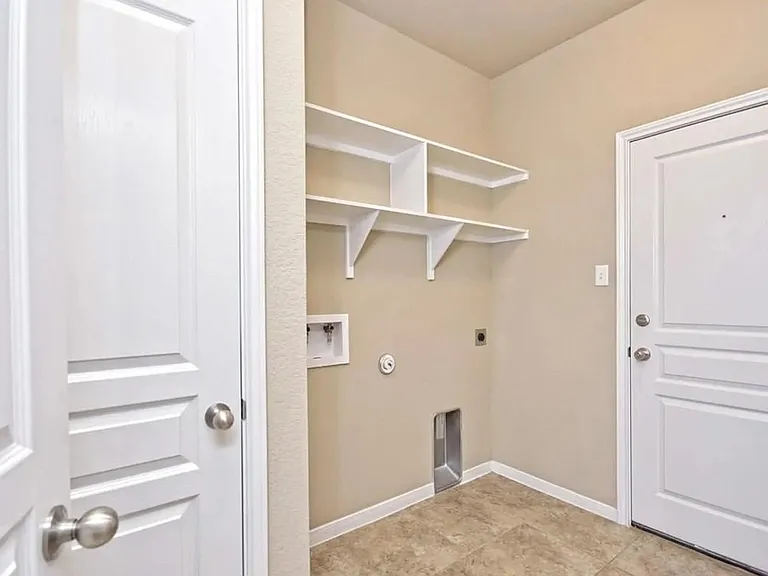 5707 Blackstone Dr — Photo 16