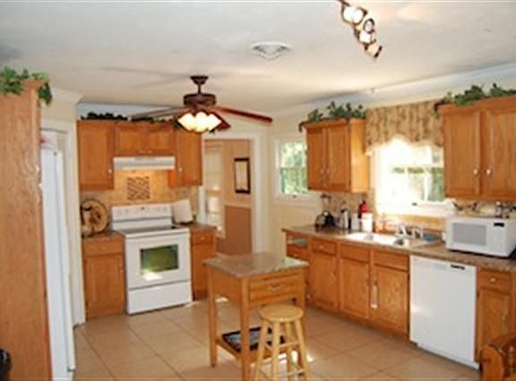 4th image of 3055 Robinhood Ln