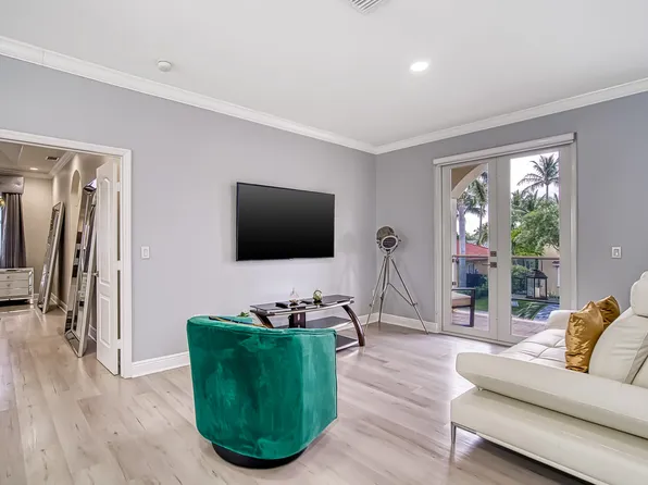 9121 NW 177th Ter, Hialeah, FL 33018