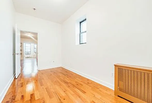 Rented by Laterra Real Estate | media 4