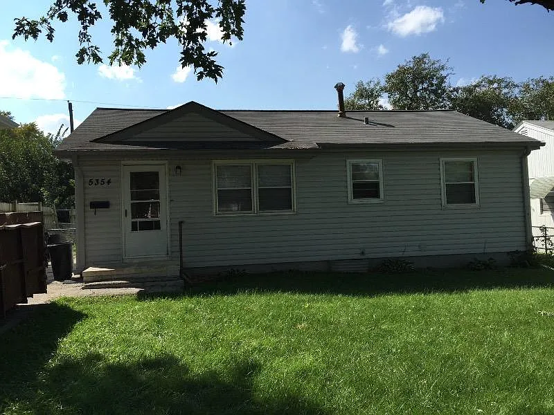 3 bed, 1.5 bath, 1000 sqft, $1,200 — Photo 1
