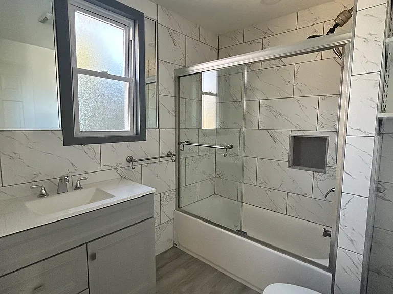 19 Oak St #2 — Photo 3