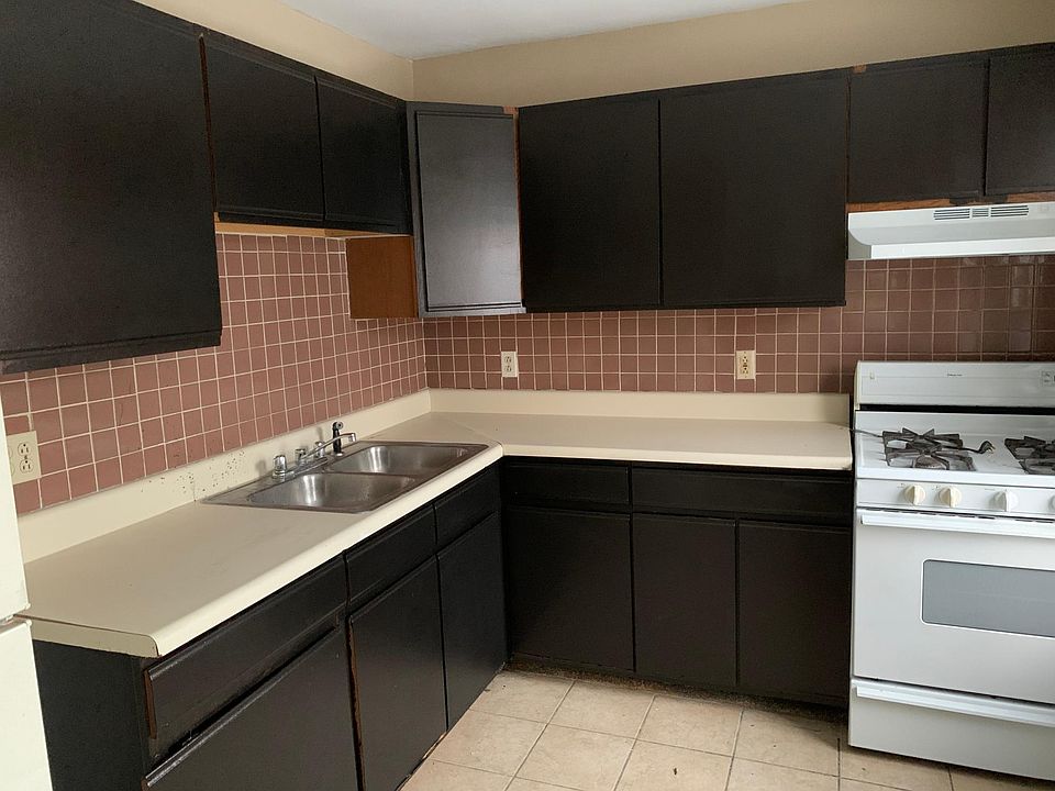2nd image of 1003 Lalor St