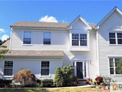 25 Edinburg Ln, East Brunswick, NJ, 08816
