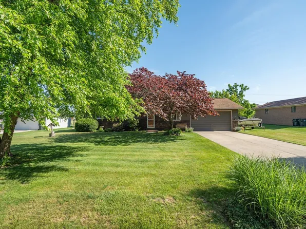 27301 Bertrand Dr, Chesterfield, MI 48051