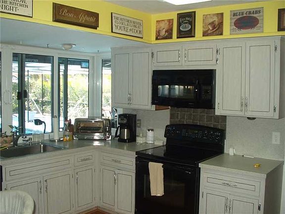 5th image of 11924 NW 31st St